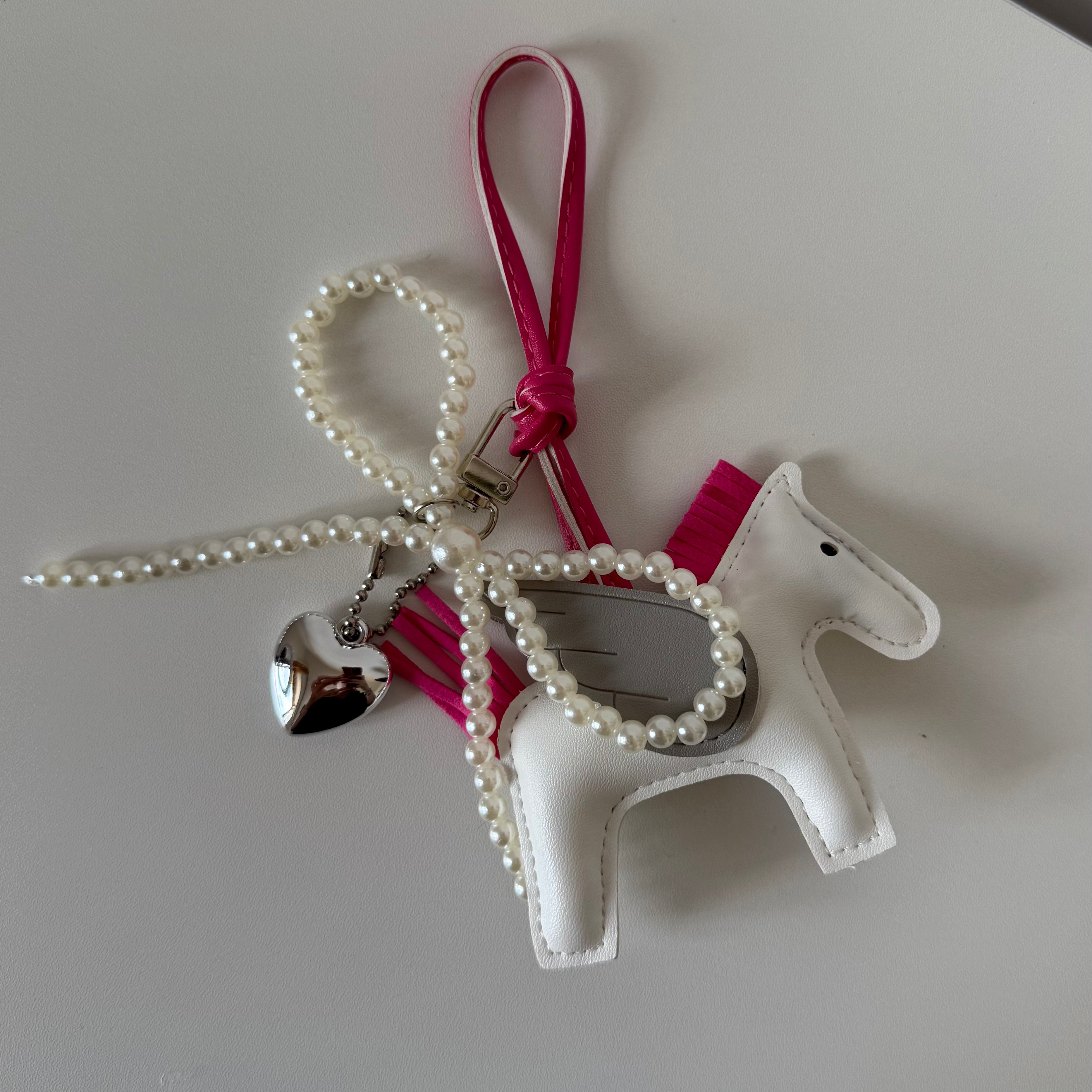 CHARM CAVALLO ALATO BLANC
